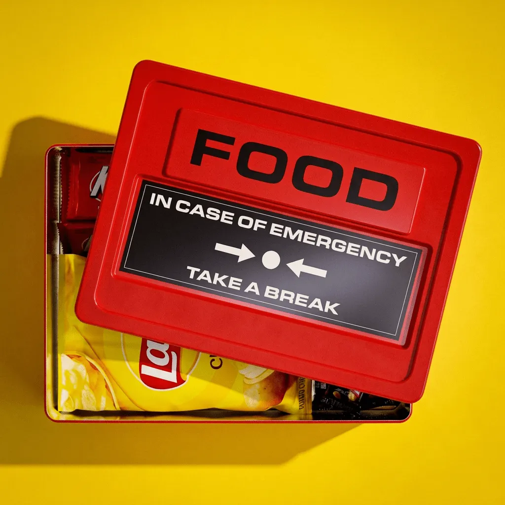 Mustard Emergency Snack Box plåtburk röd