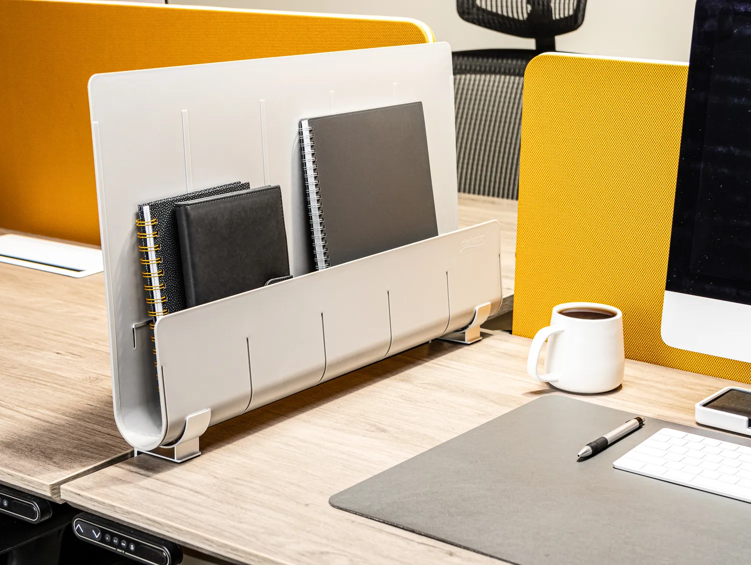 Deflecto Standing Desk sekretesskärm skrivbord med fack 61 cm